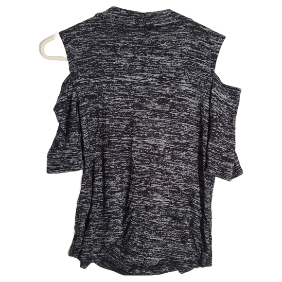 Cold Shoulder knit top trendyland - Picture 2 of 3